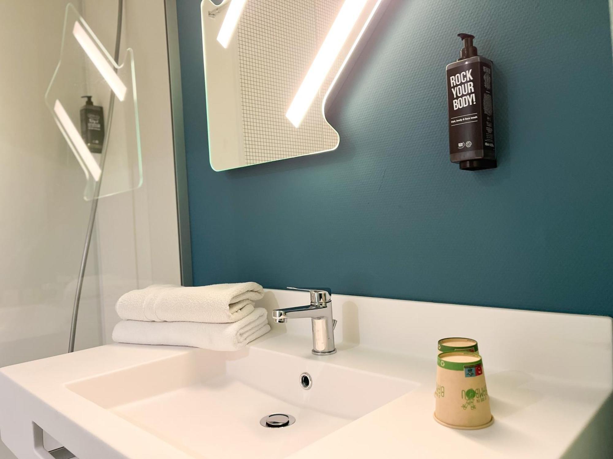 Ibis Budget Saint Christol Les Ales Exterior foto