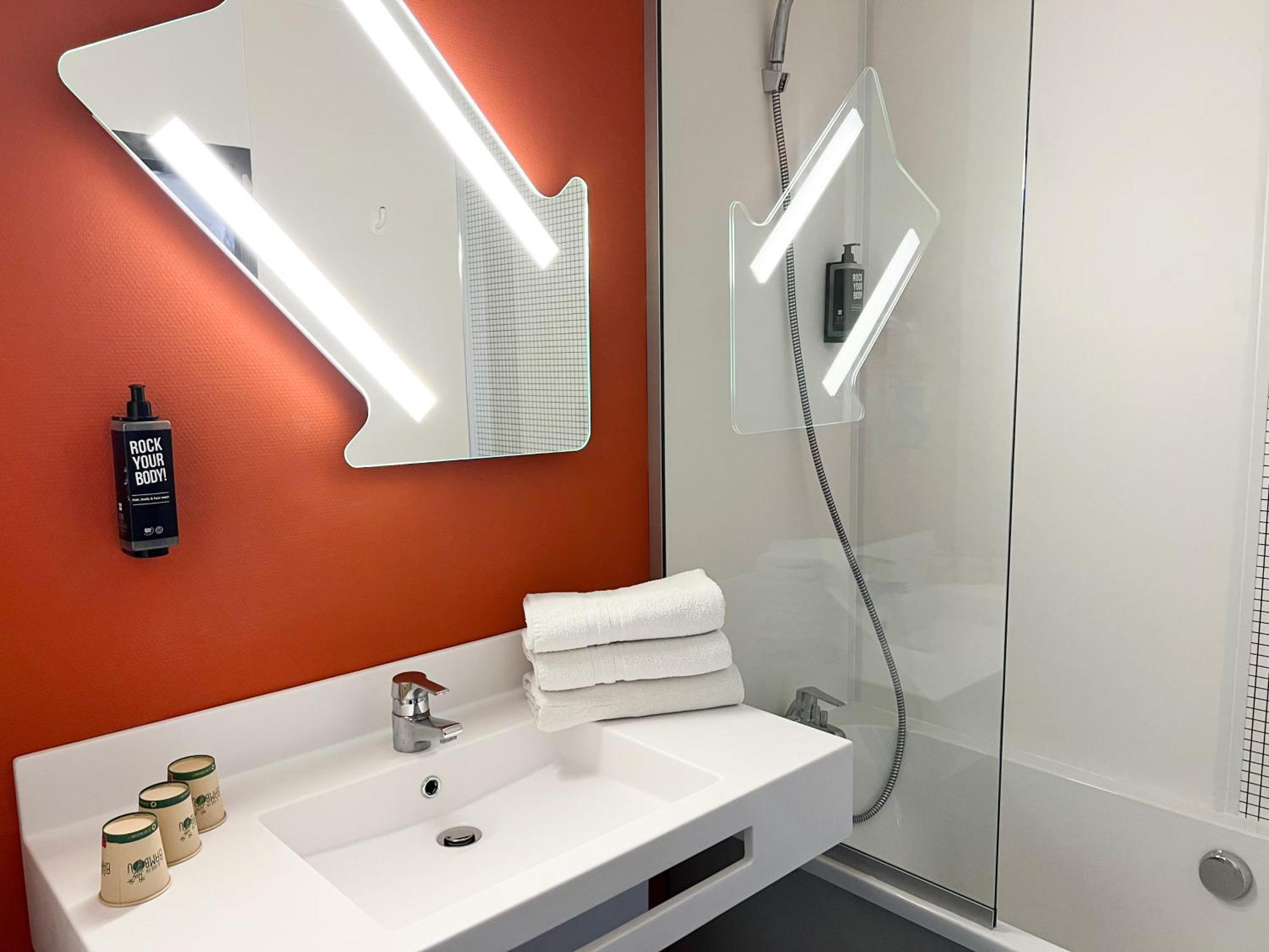 Ibis Budget Saint Christol Les Ales Exterior foto
