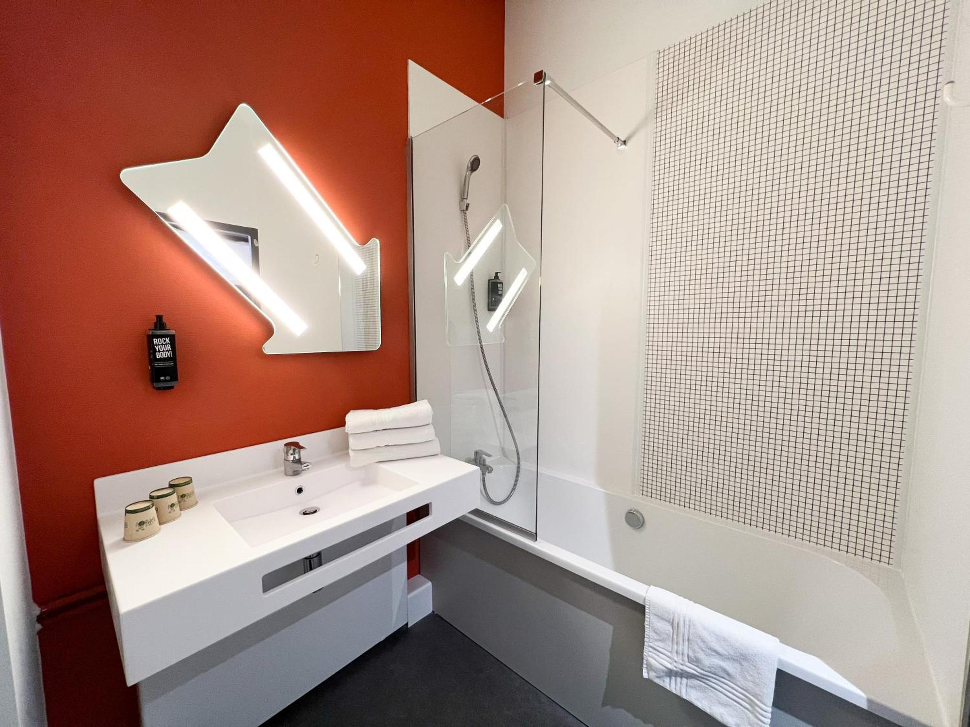 Ibis Budget Saint Christol Les Ales Exterior foto