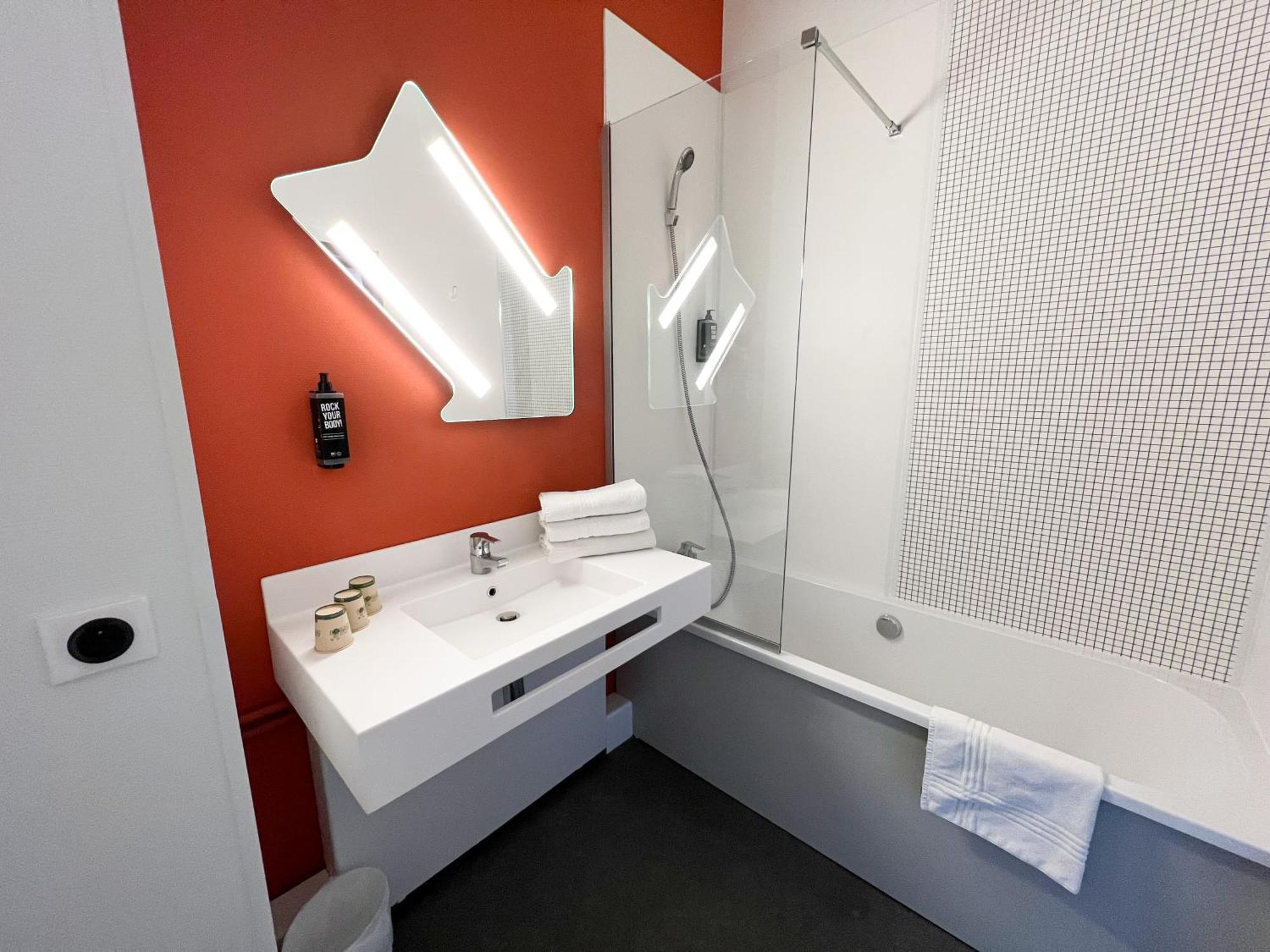 Ibis Budget Saint Christol Les Ales Exterior foto