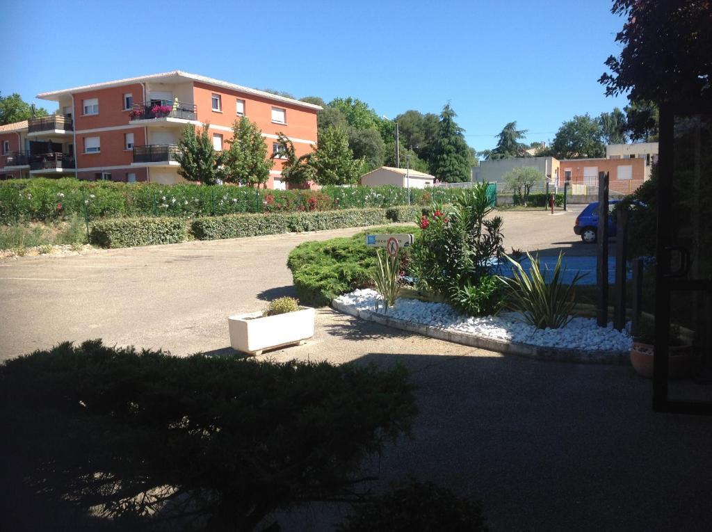 Ibis Budget Saint Christol Les Ales Exterior foto
