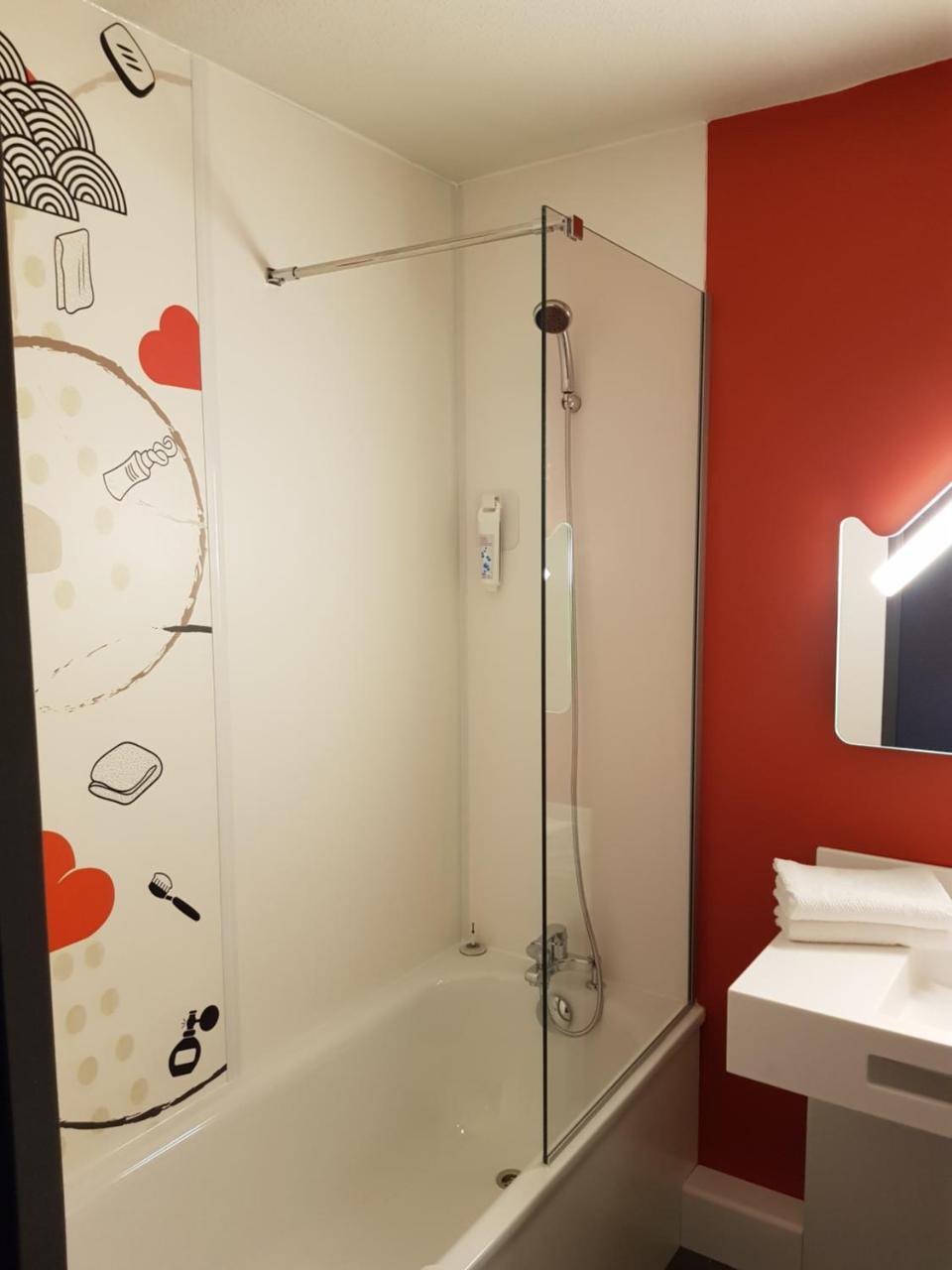 Ibis Budget Saint Christol Les Ales Exterior foto